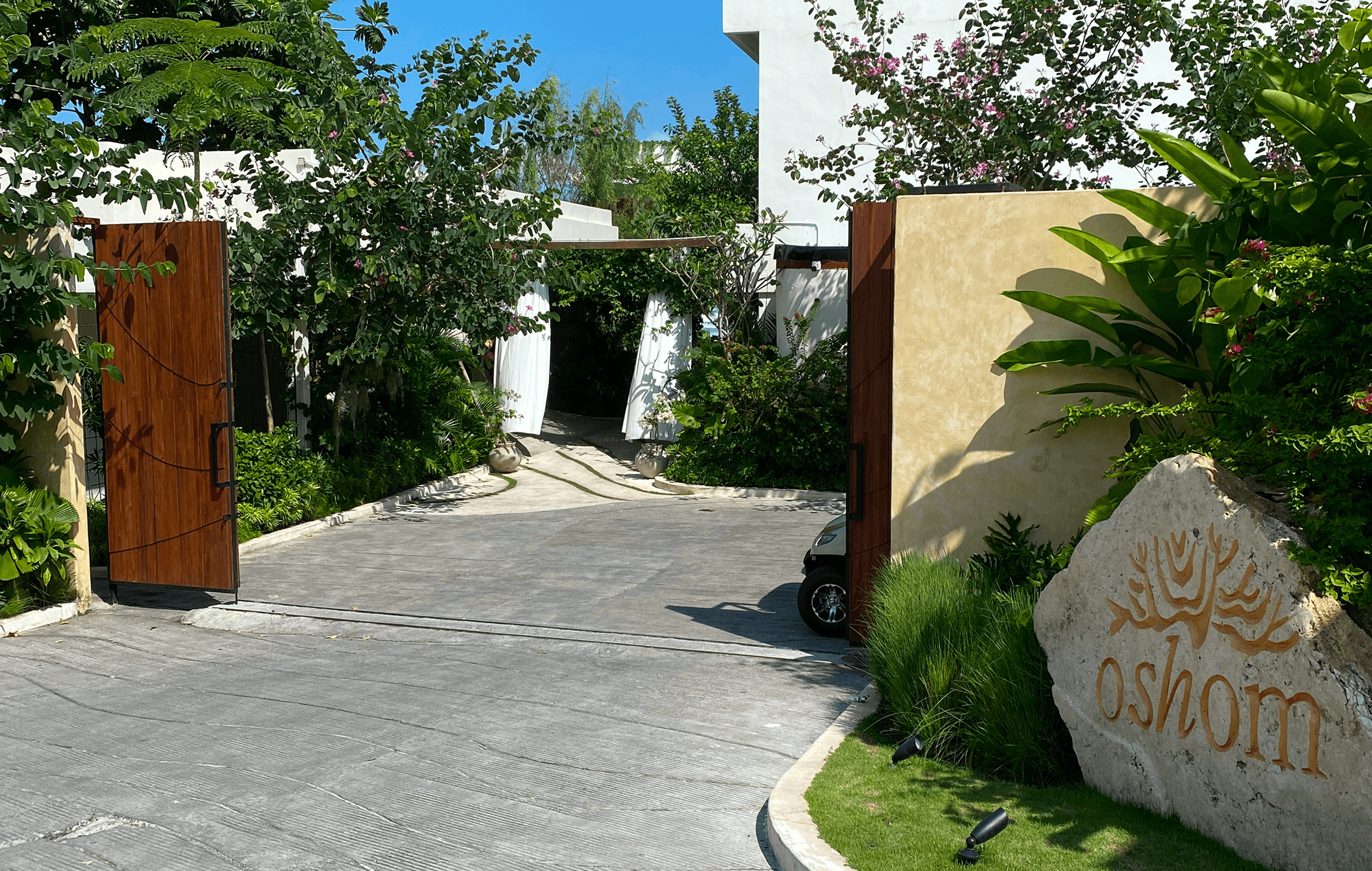 Location (in)Side-Events