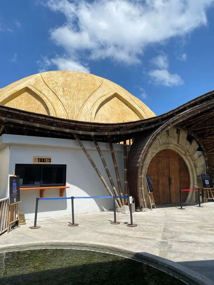 Location (in)Side-Events