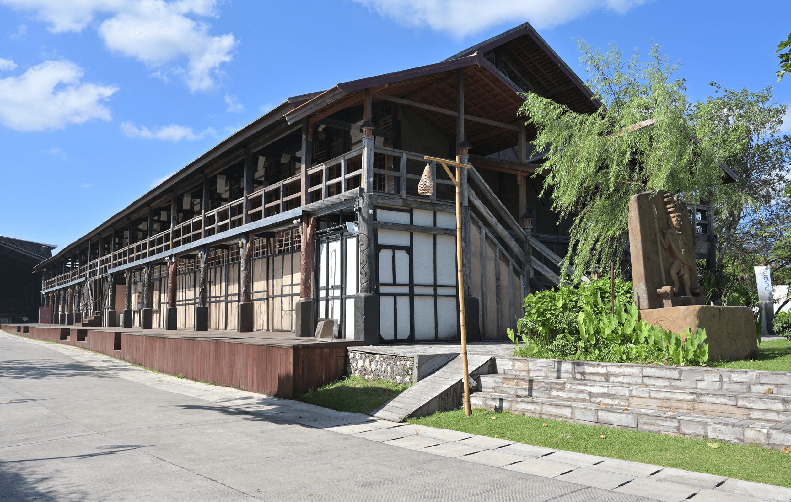 Location (in)Side-Events